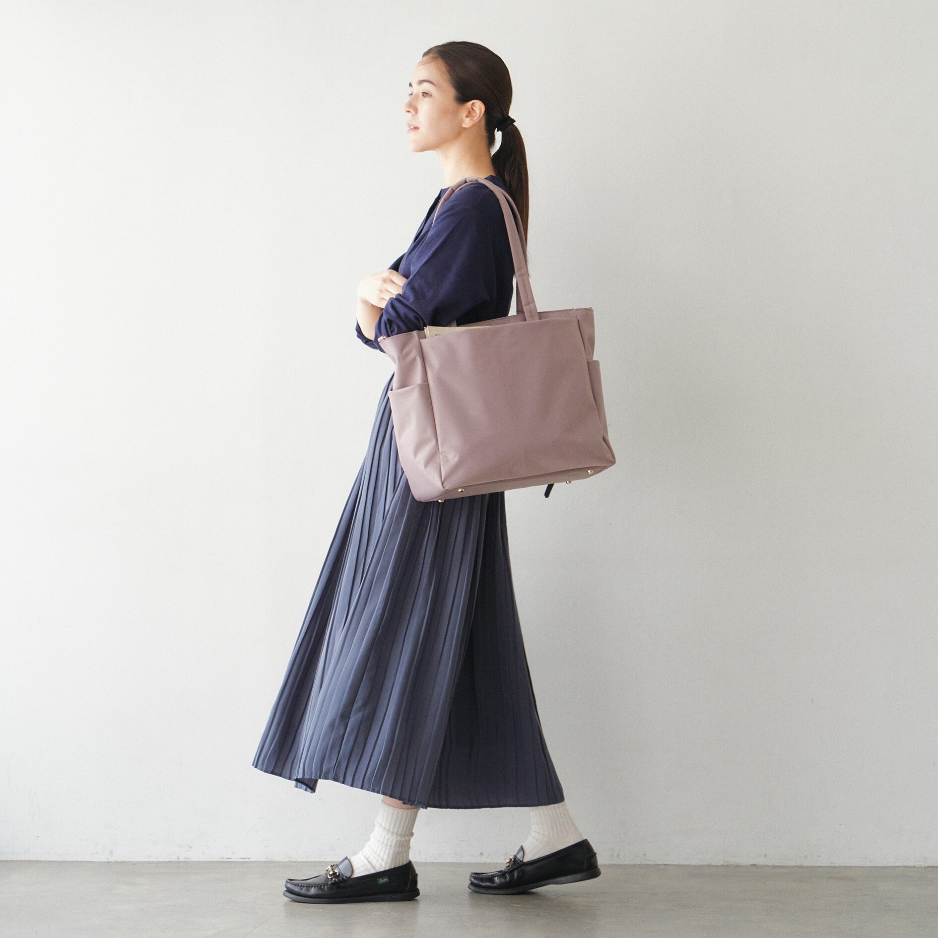 人気の無重力シリーズから登場したトートバッグをご紹介