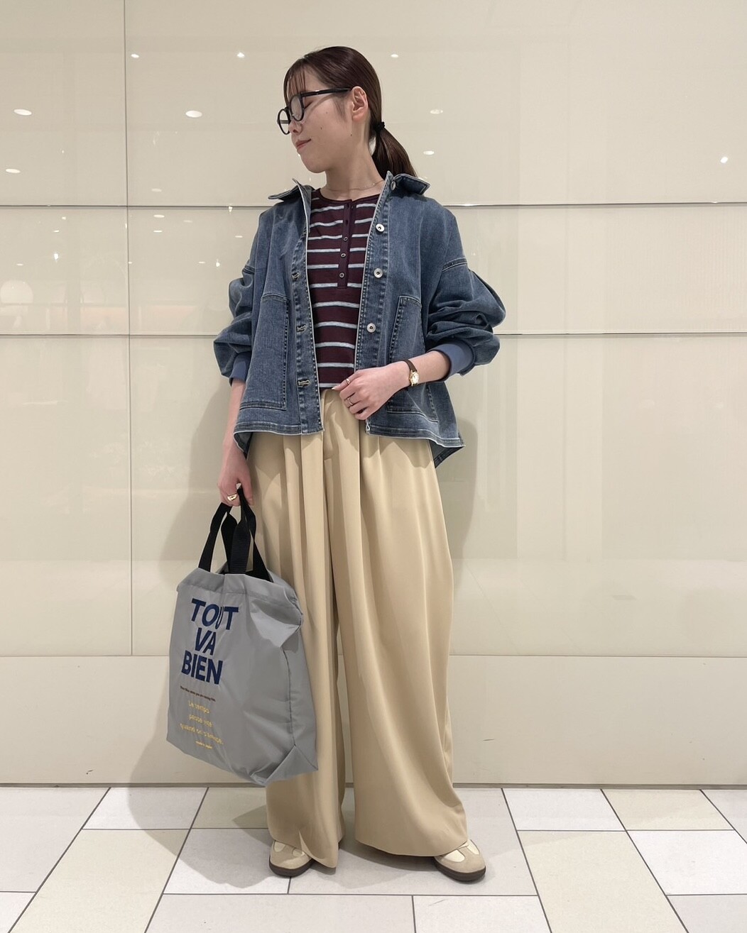 アミュ店限定入荷✨️タックの入った袖とバックデザインが魅力のデニム