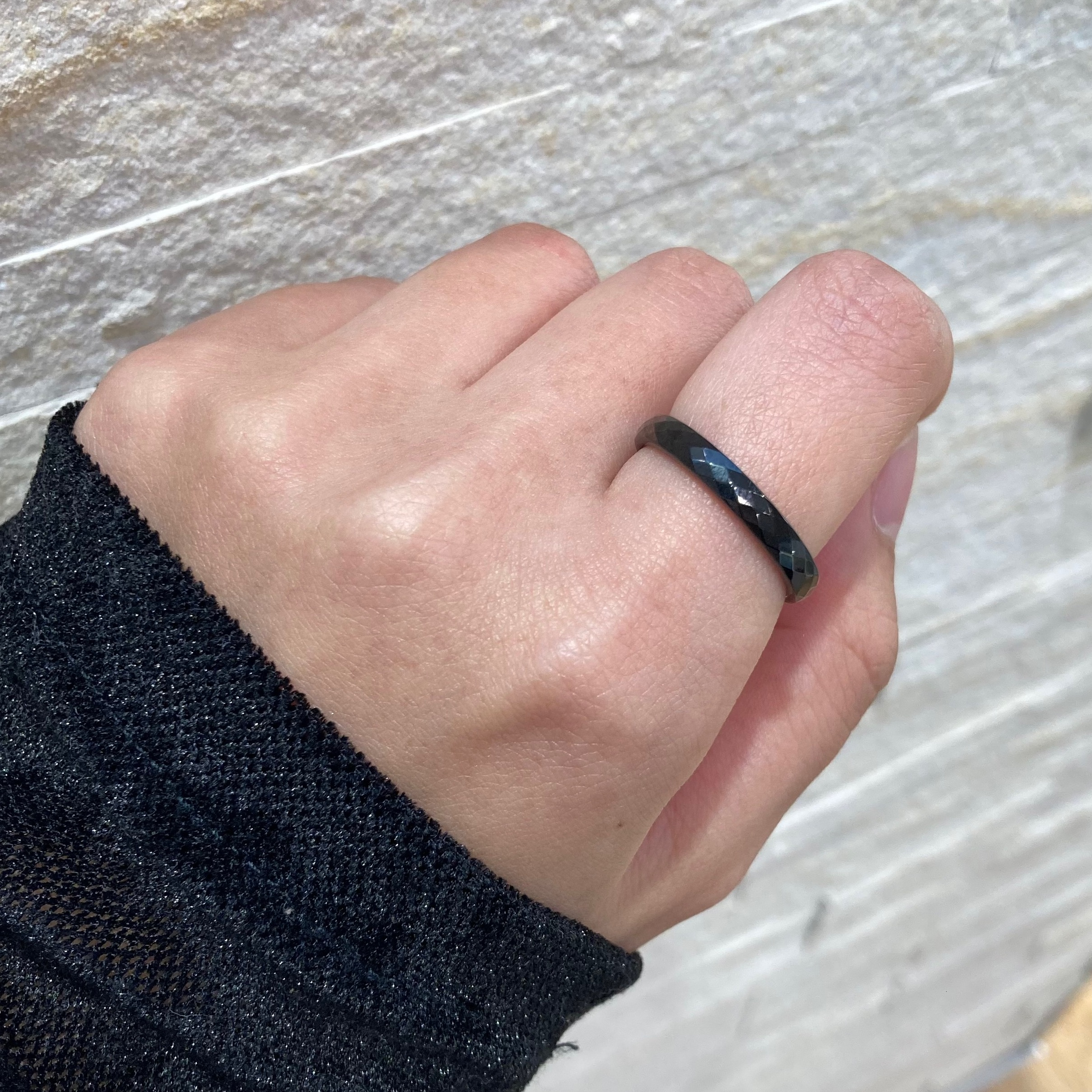 ブラックリング】メンズにおすすめのごつごつリング🪨 │ザ・キッス