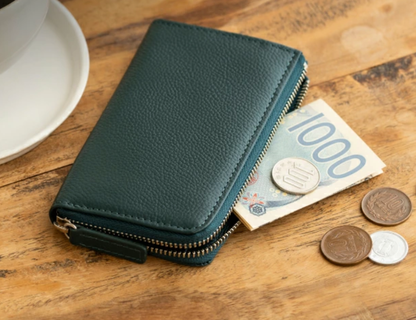 コンパクトでもしっかり収納！ミニ財布の魅力🌟 │LIB │ ショップ