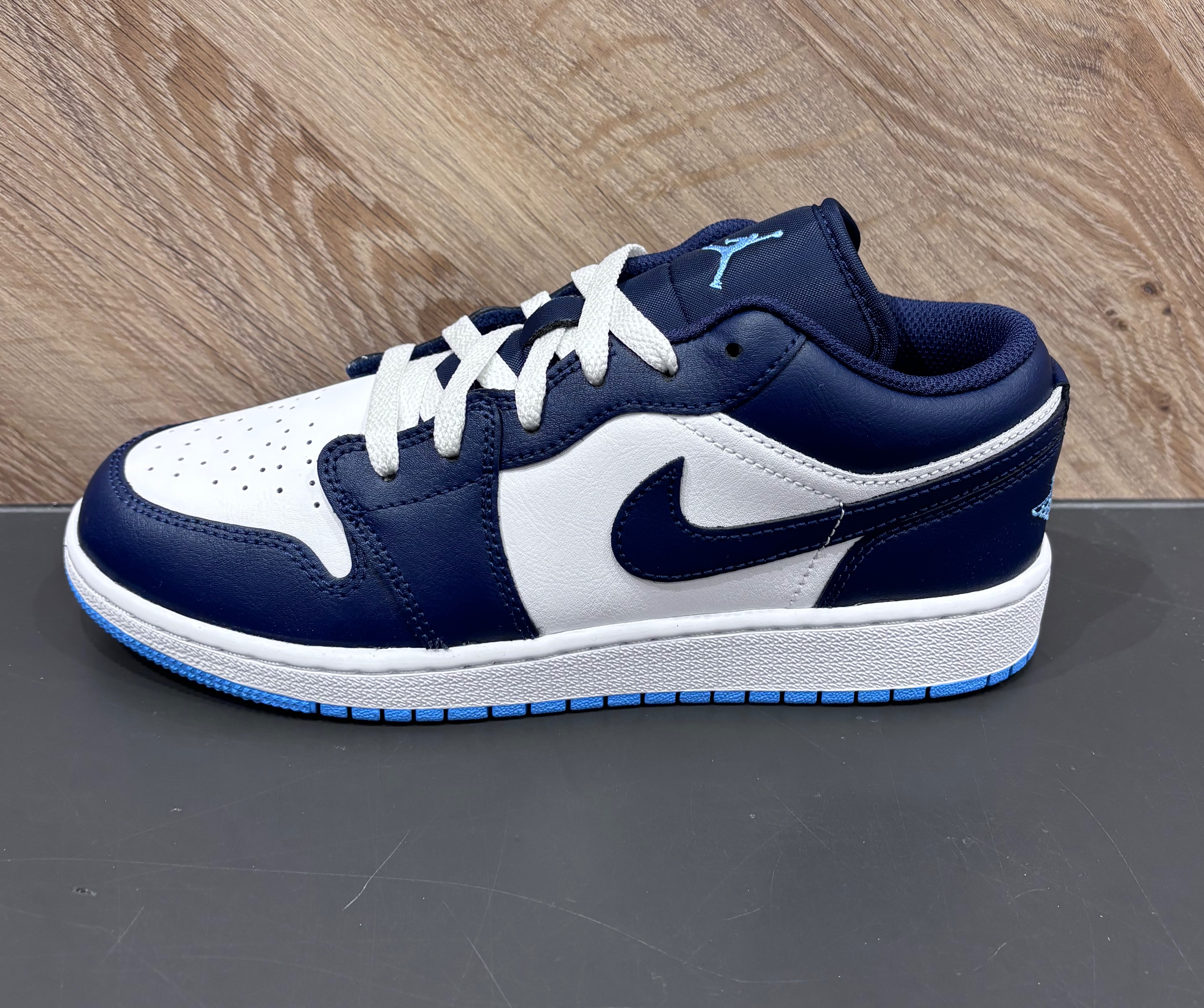 新品大特価暖かエアフュージョン1mmレディースショージョンL NIKE】225-25AIR JORDAN 1 LOW │ABCマートグランドステージ