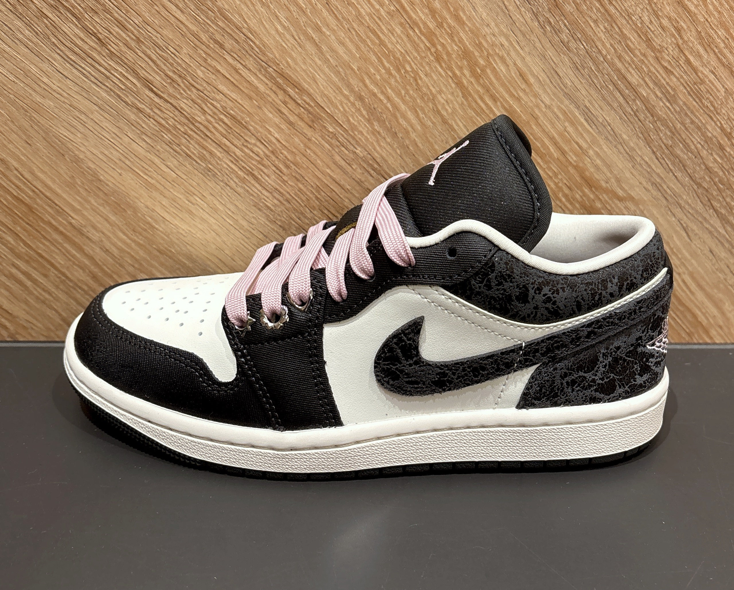 NIKE】W AIR JORDAN 1 LOW SE │ABCマートグランドステージ