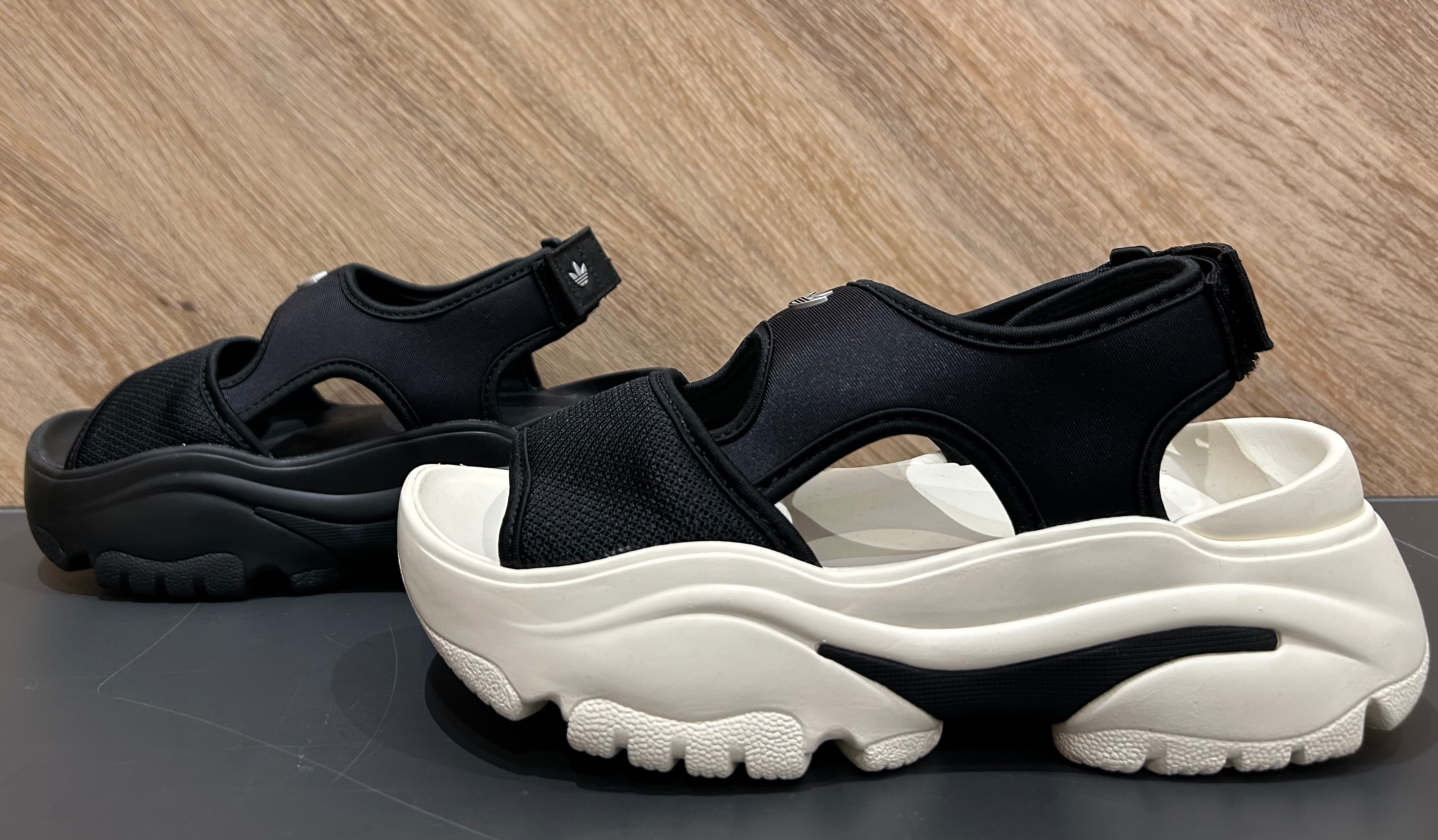 爆買い 】OZGAIA ADIDAS SANDAL │ABCマートグランドステージ W 写真・グラフィック