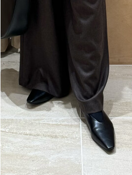 ソフトスクエアフラットシューズ