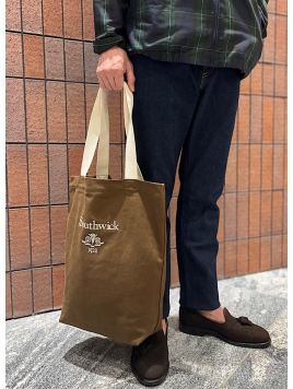 Southwick Gate Label: ロゴ キャンバス トート バッグ
