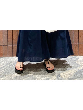 Tストラップ サンダル 