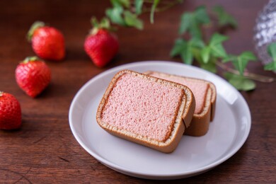【文明堂総本店　季節限定 いちごカステラ巻】