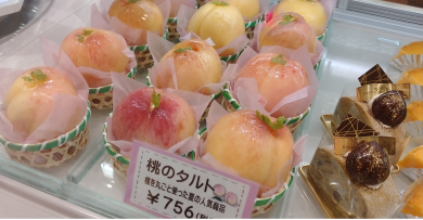 季節限定！桃のタルト販売中♪