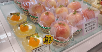 季節限定！桃のタルト販売中♪