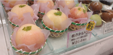 季節限定スイーツ♪桃のタルト販売中！！