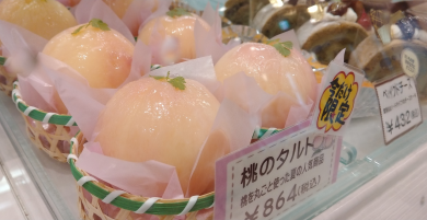 毎年人気の桃のタルト♪