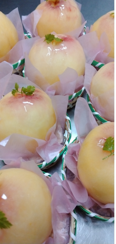 夏限定スイーツ！桃タルト販売中♪
