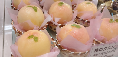 季節限定！桃のタルト販売中！！