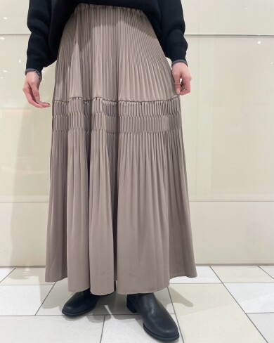 切替デザインが魅力のプリーツスカート✨️
