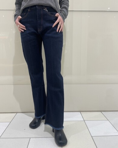 ストレッチ性抜群の美脚デニム入荷✨️