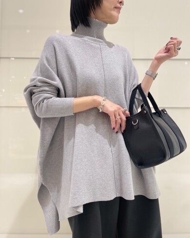 イチ押し‼️ゆるっと着られて着心地抜群のポンチョニット✨️