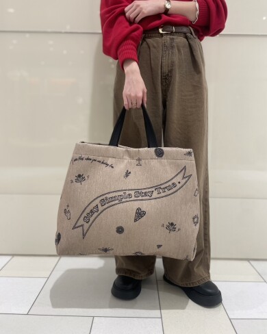 イラストが目を惹く2wayバッグ✨️