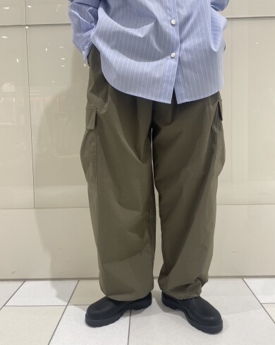 落ち感があり、シワになりにくいミリタリータックパンツ✨️