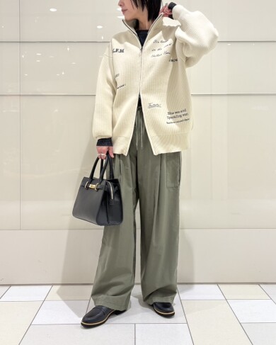 もちもちした生地感で着心地抜群の刺繍Wジップニットカーディガン✨