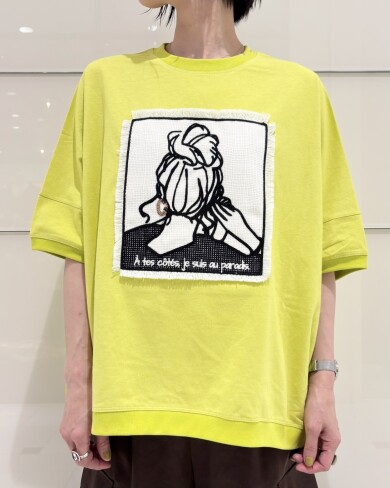 フリンジと刺繍が目を惹くTシャツ♡