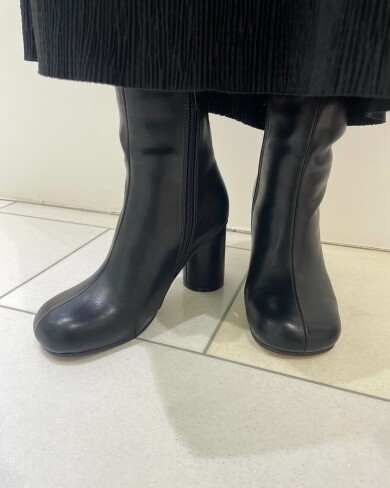 オブリークトゥショートブーツ入荷✨️