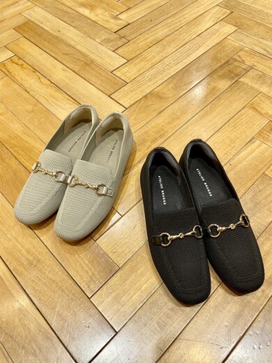 幅広いスタイリングに使えるニットローファー✨️