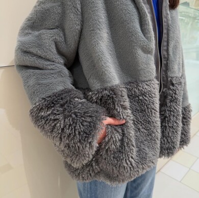 柔らかなファーとボアが魅力的なブルゾン🤍