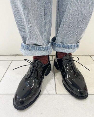 様々なシーンで使える超軽量レースアップシューズ👞✨️