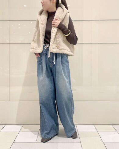 ショート丈でボトムを選ばないフーディボアベスト✨