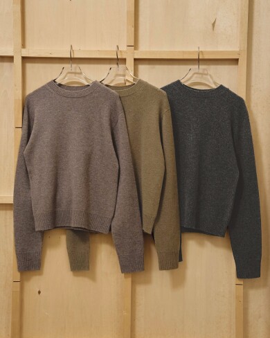 ウールとカシミヤで編まれたニット✨️