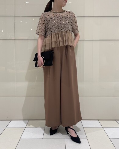 花柄刺繍のシフォンオーガンジーに、ティアードチュールが重なったオールインワンドレス✨️