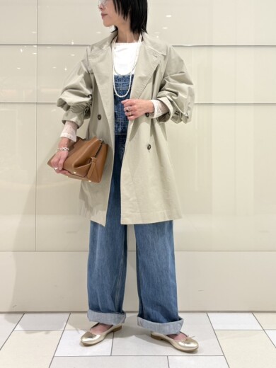 程よくゆとりのあるシルエットが女性らしいトレンチコート🧥