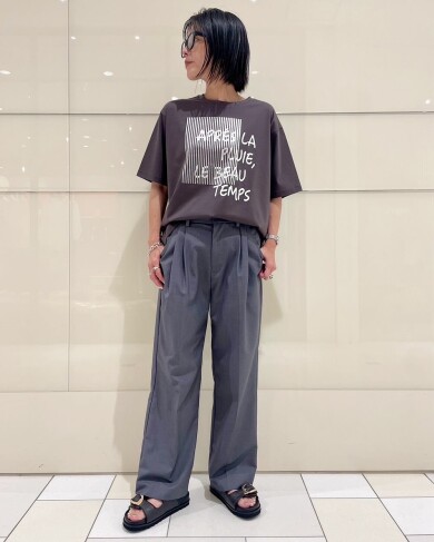 1枚で着映えする箔プリントTシャツ✨️