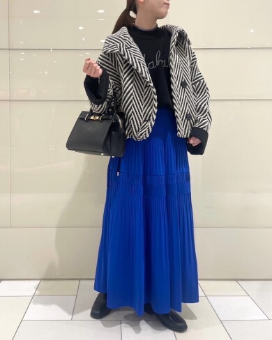 ウールのツイードコートが主役のコーディネート✨️