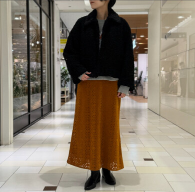 女性らしさを高めてくれるナロースカート✨