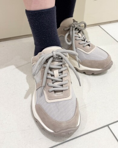ナイロン素材が春らしいスニーカー♡