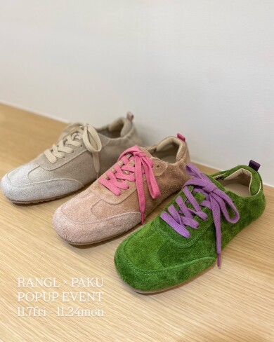 足元からコーディネートを彩るスエードスニーカー✨