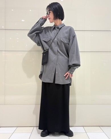 ヴィンテージ感と微光沢がカジュアル過ぎないオーバーシャツ✨️