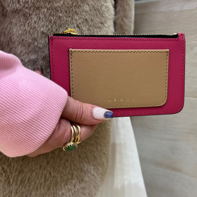 プレゼントにピッタリ！MARNIフラグメントケース
