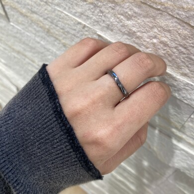 【ブラックリング】シックさに忍ばせるダイヤモンド🖤