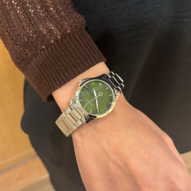 【GUCCI】これからの季節にピッタリの時計をご紹介！