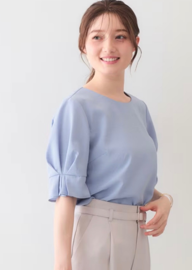 毎年大好評！袖タックブラウスが入荷！