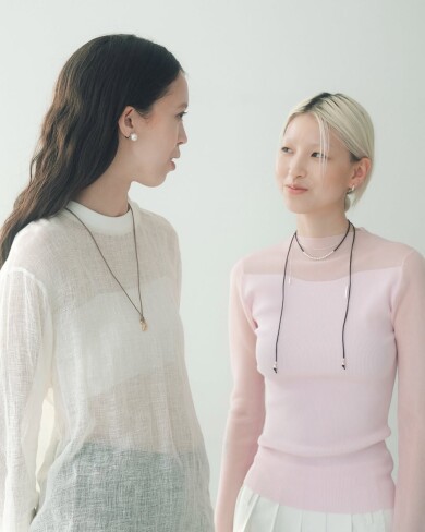 様々な結び方で楽しめる『Code Necklace / Lariet』