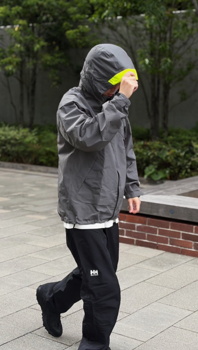 HELLYHANSENからレインスーツのご紹介です！