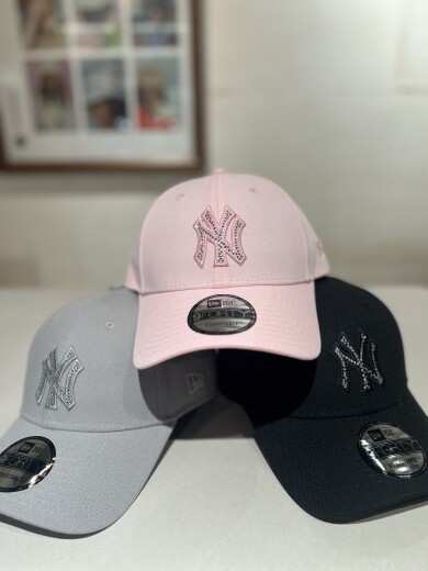 【NEWERA】ラインストーンが可愛い♪大人気のあのキャップ、入荷しました！！