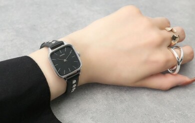 【KOMONO｜コモノ】スタッズ輝くパンクなウォッチ