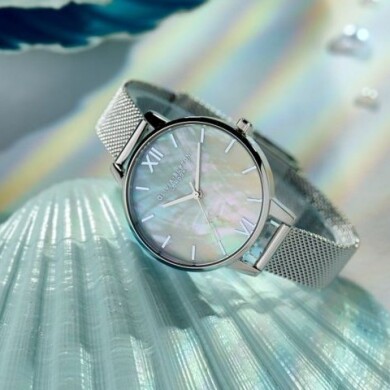 【OLIVIA BURTON】マザーオブパールの輝き
