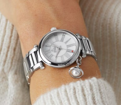 【Vivienne Westwood｜ヴィヴィアンウエストウッド】チャーム付きウォッチ🪐