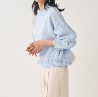 小顔効果も！ロールネックカノコ編みニットトップス
