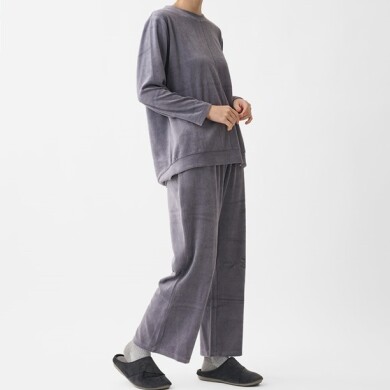 静電気防止で冬も快適!肌に嬉しい綿混ベロアのリラックスウェア